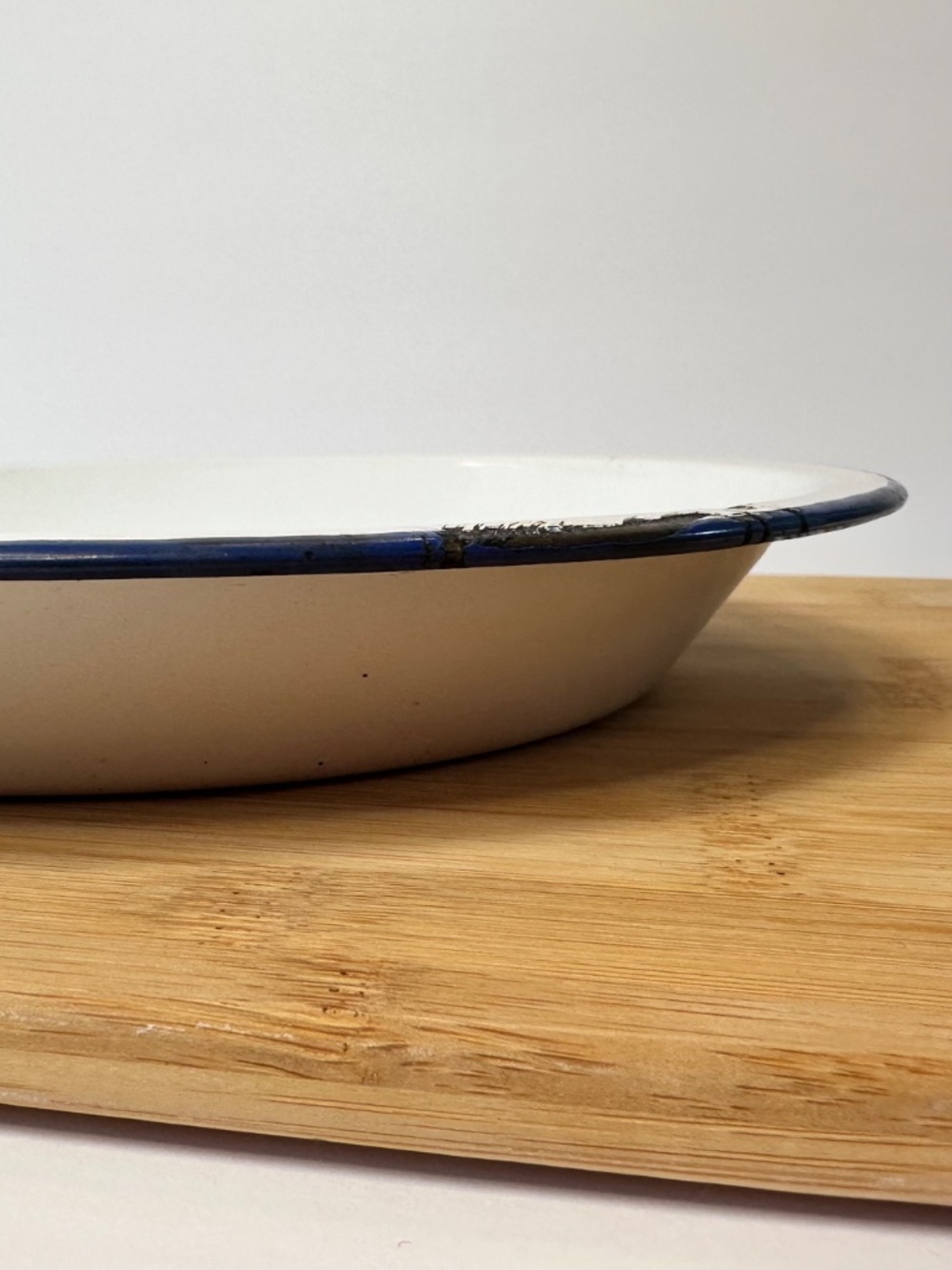 ✨ 3 for $45 ✨ Vintage Peacock Enamel Plate White Blue Rim Rustic Farmhouse Decor - Picture 5 of 6